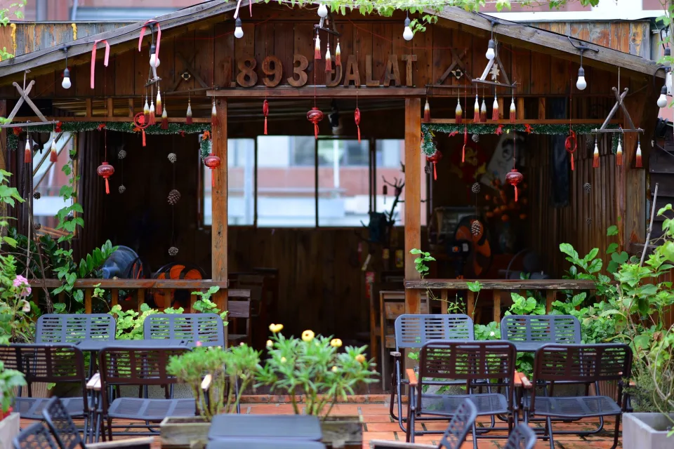 Không gian Phạm Thị Hồng Vân